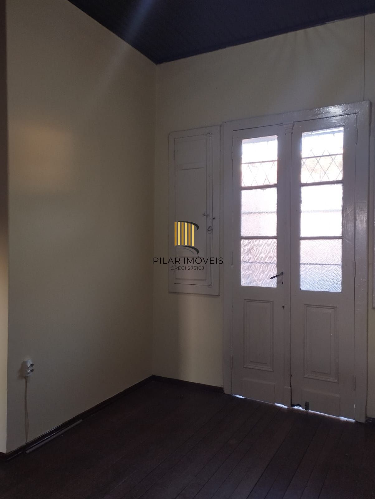 Casa 2 dormitórios no bairro Glória