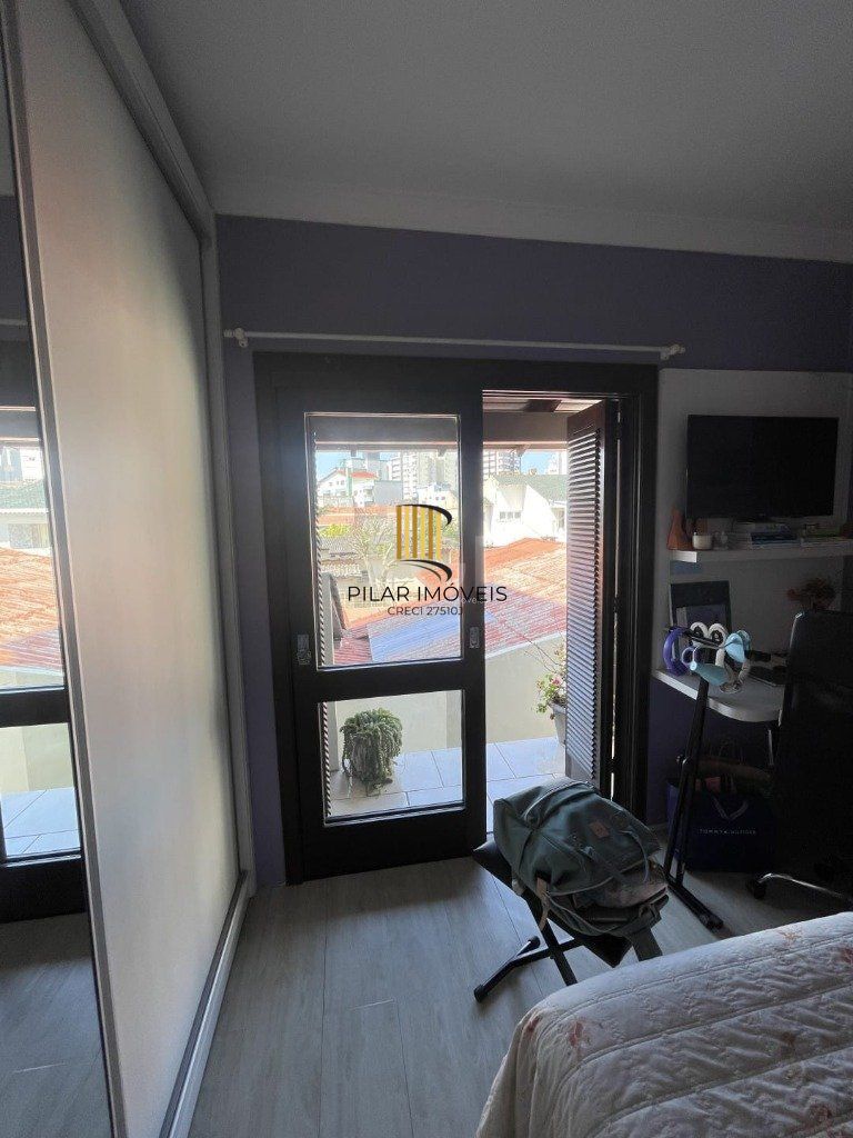 Casa para Venda - 240m², 4 dormitórios, sendo 2 suites, 3 vagas - Centro