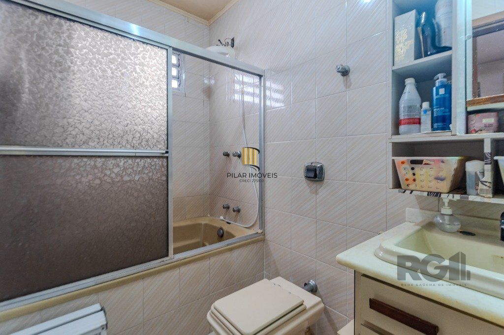 Prédio de 328m² - 4 dormitórios, 2 vagas no bairro Chácara das Pedras