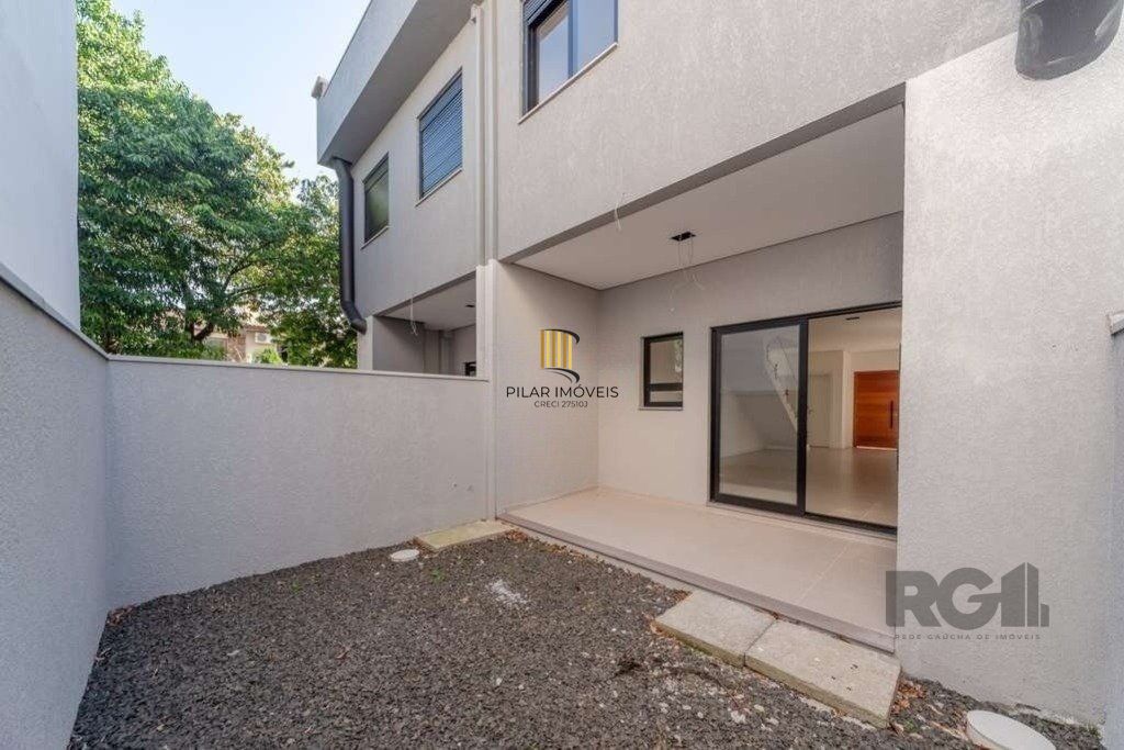 Casa de 3 dormitórios no bairro Hípica