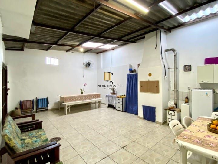 Casa com 03 dormitorios e 4 vagas de garagem proximo a Sport club Sáo jóse - Porto Alegre/RS.