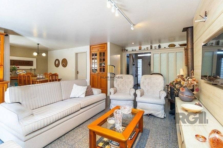 Casa para Venda - 235m², 4 dormitórios, sendo 1 suites, 2 vagas - Azenha