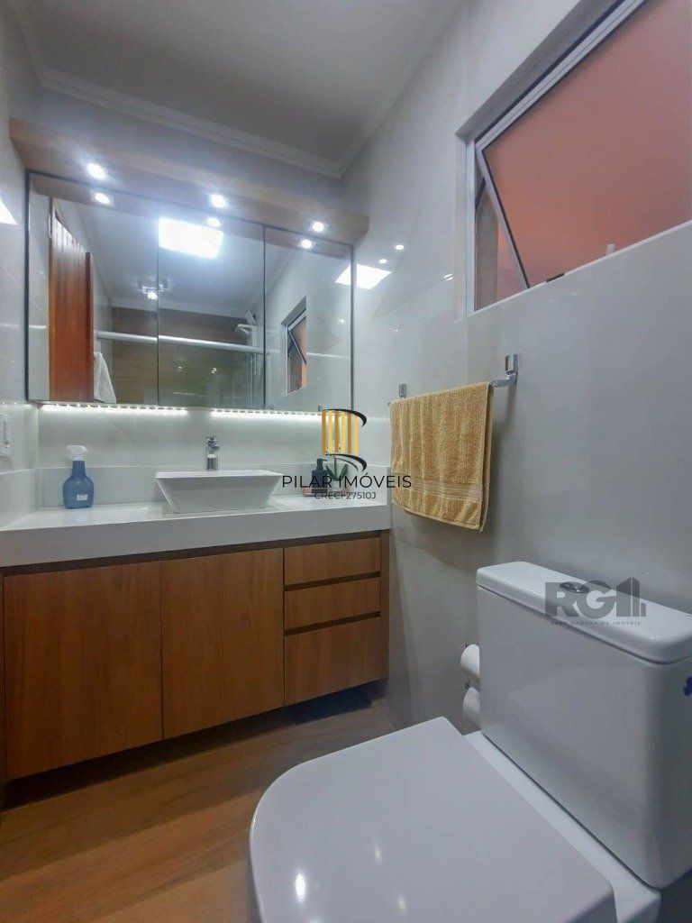 Excelente casa de 240m² com 4 dormitórios e 2 vagas.