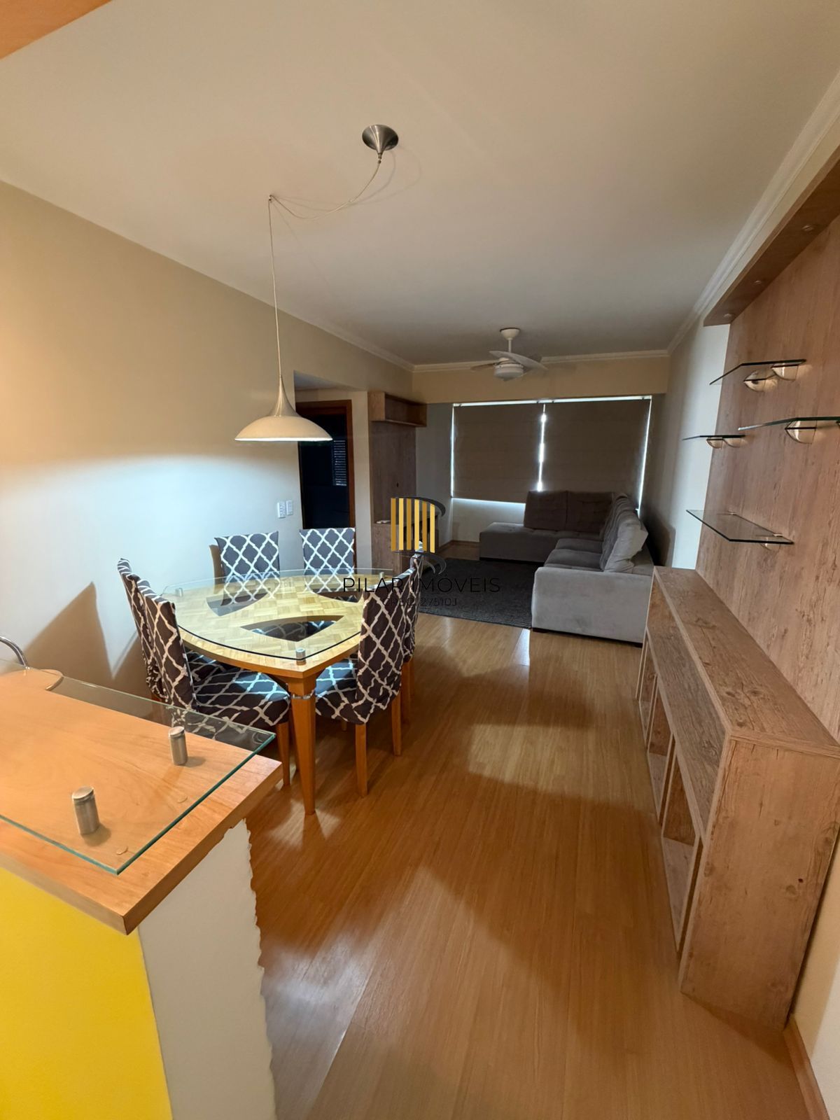 Apartamento 2 dormitórios, 1 vaga coberta no Bairro Teresópolis.