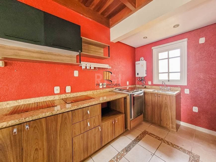 Apartamento 94m² - semi mobiliado, 2 dormitórios, 1 suíte, terraço e 2 vagas de garagem no Moinhos de Vento