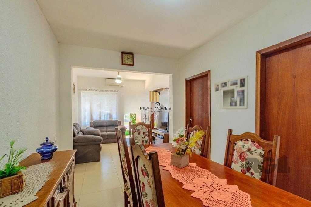 Casa de 3 dormitórios no bairro Rubem Berta