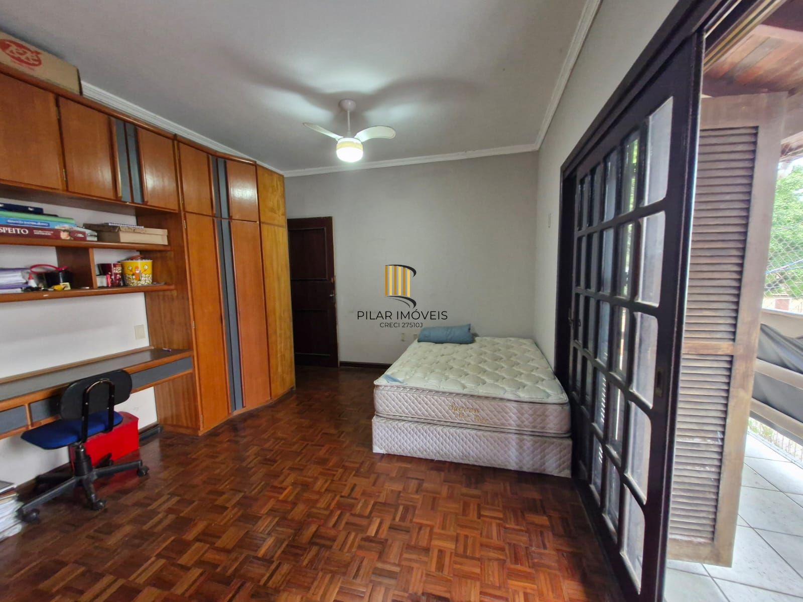Casa de 3 dormitórios com piscina no bairro Teresópolis.
