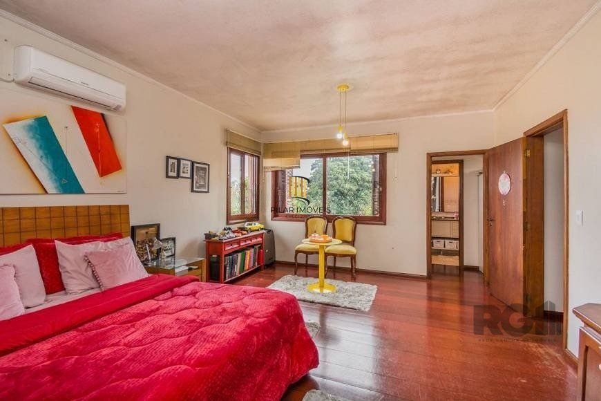 Casa 279m² - 4 dormitórios, 3 vagas no bairro Santa Tereza