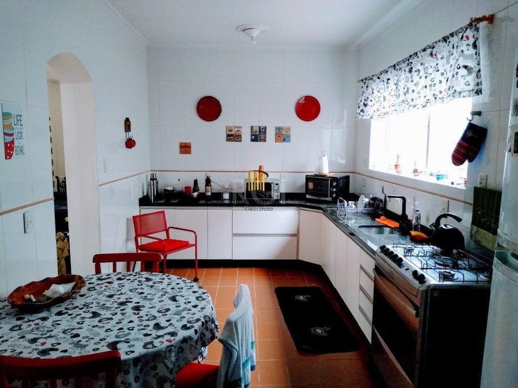 Casa para Venda - 240m², 3 dormitórios, 3 vagas - Teresópolis