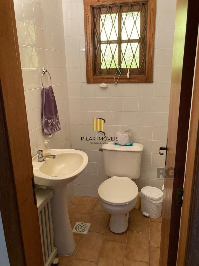 Casa 253m², 3 suítes, pátio, churrasqueira e vaga de garagem para 4 carros no bairro Nonoai