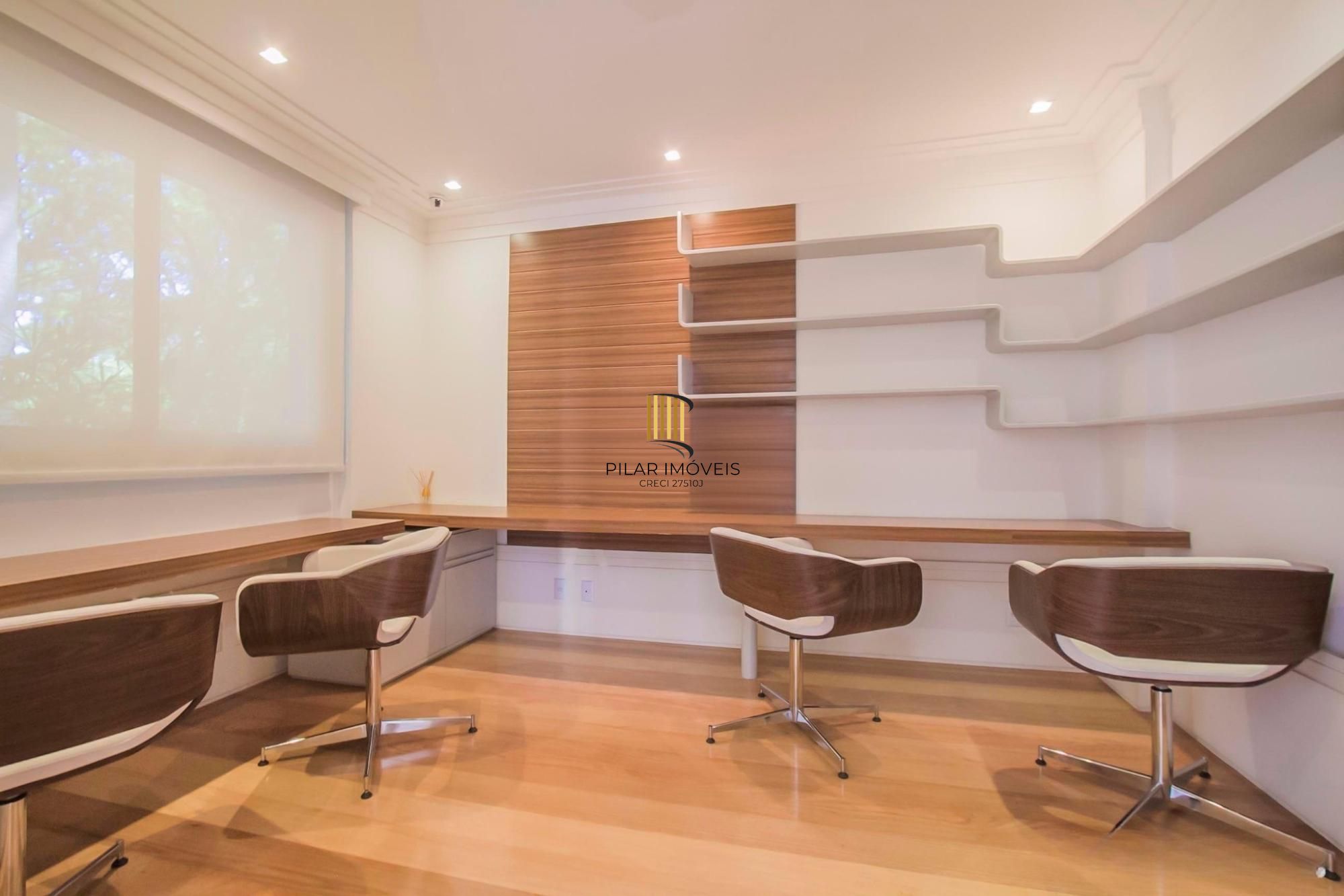 Apartamento de 1 dormitório á venda em Três Figueiras, Porto Alegre.