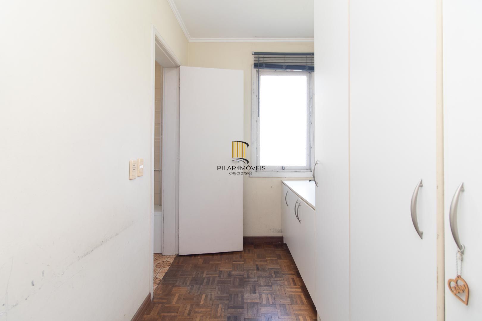Apartamento de 03 dormitorios com suite e vaga coberta no bairro Menino Deus