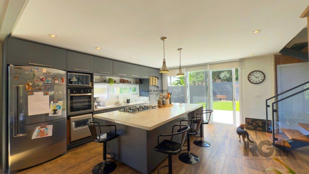 Casa para Venda - 315m², 3 dormitórios, sendo 1 suites, 2 vagas - Teresópolis
