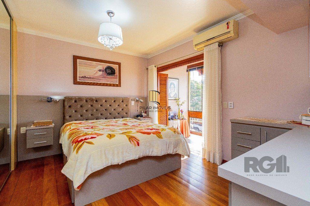 Casa de 4 dormitórios 304m² no bairro Jardim Lindóia