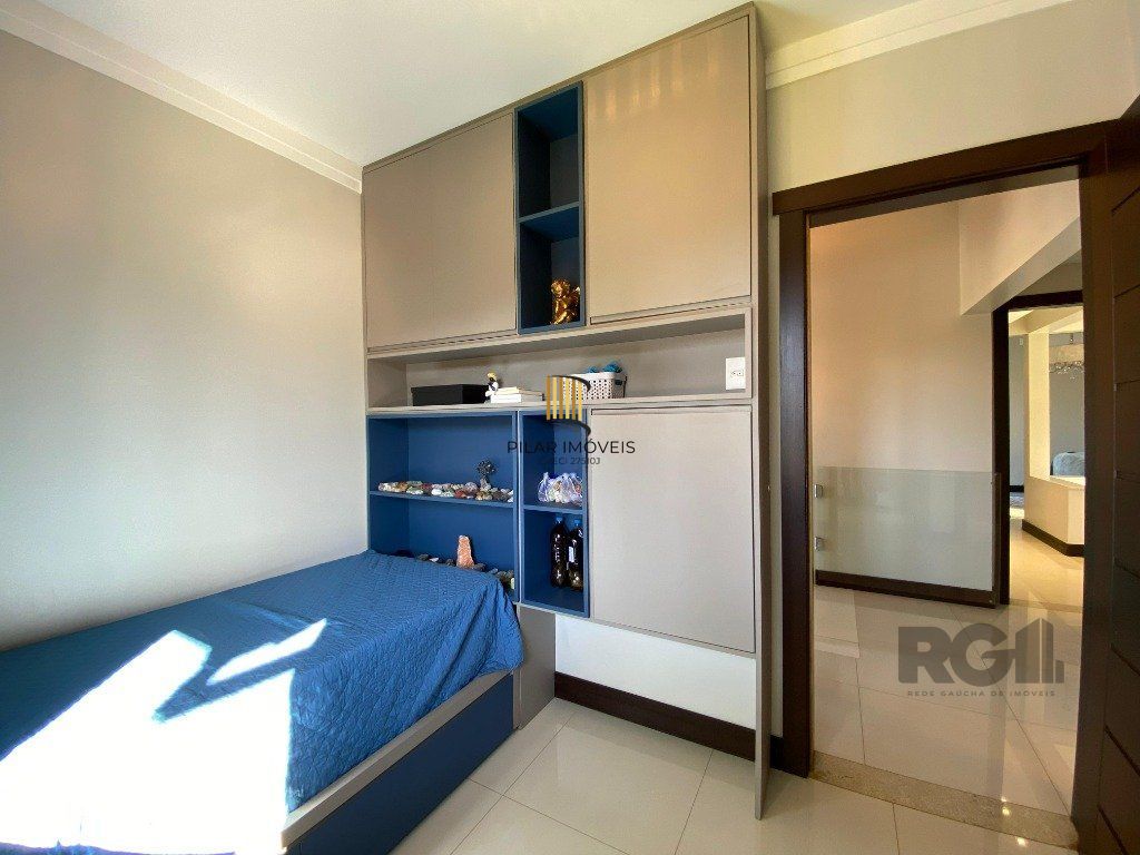 Casa 4 dormitórios no bairro Centenário