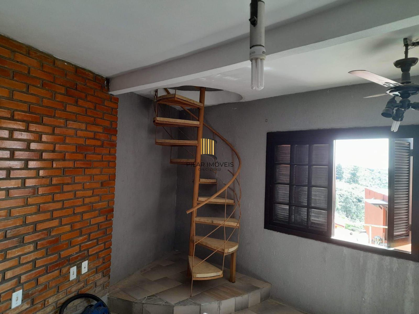 Casa à venda com piscina no bairro Glória, Zona Sul de Porto Alegre – 207m² construídos, pátio amplo e excelente potencial residencial