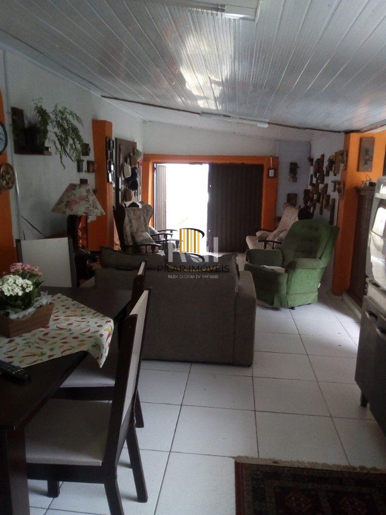 Casa para Venda - 300m², 2 dormitórios, 3 vagas - Teresópolis
