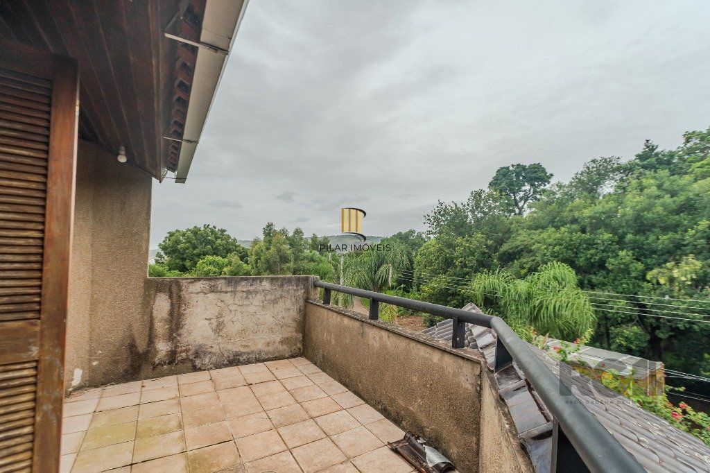 Casa 400m² - 5 dormitórios, 4 vagas no bairro Vila Jardim
