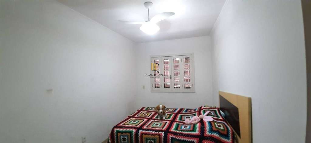 VENDE – AMPLA CASA RESIDENCIAL COM PISCINA E 5 VAGAS