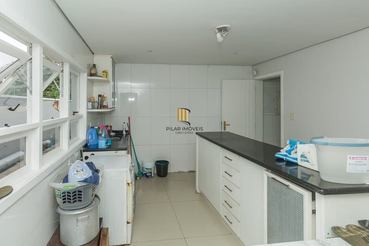 Casa com 5 dormitórios à venda em Parque Santa Fé, Porto Alegre.