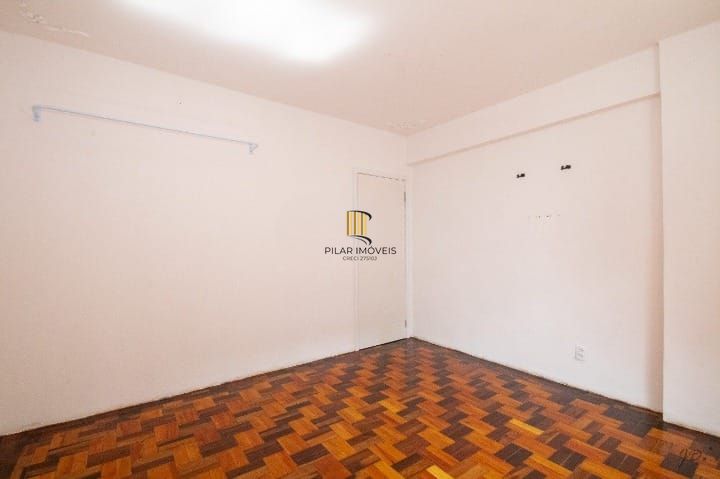 Apartamento com 3 dormitorios e suíte no Centro de Porto Alegre-RS.
