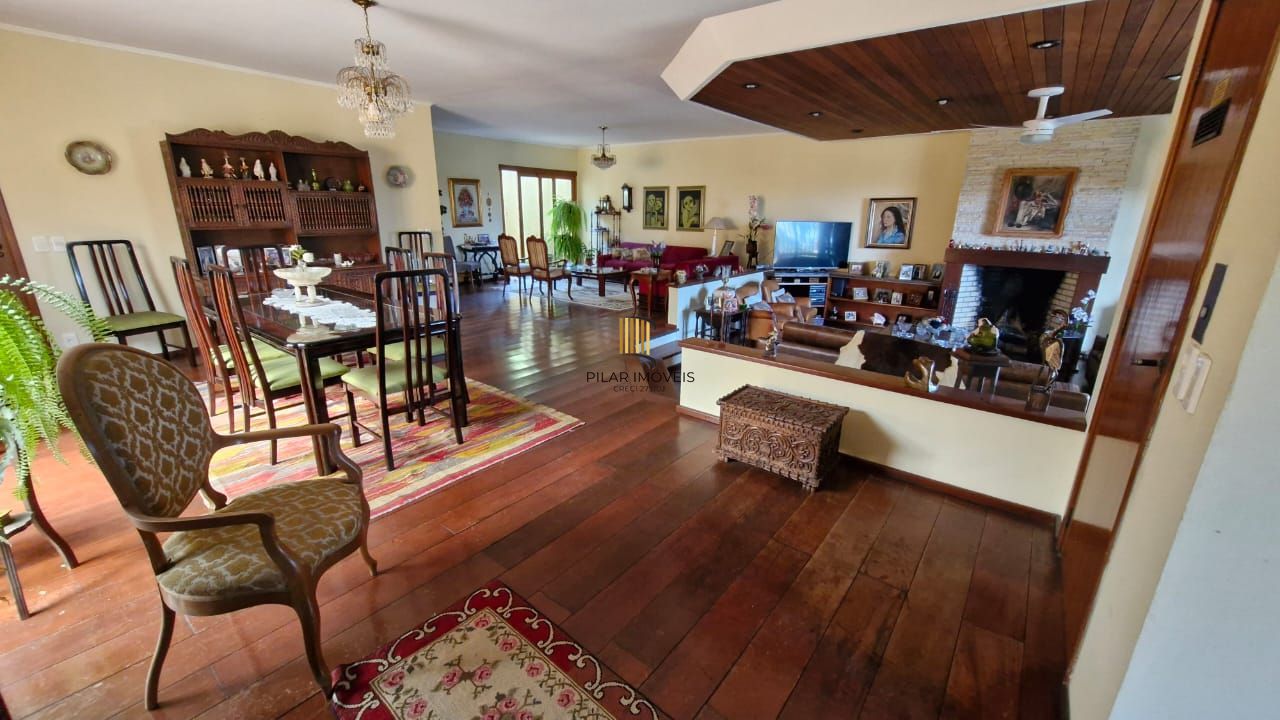 Casa de Cinema na Glória, com 500m² de área privada, 3 dormitórios, piscina, horta, lareira, elevador, gradeada 4 garagens