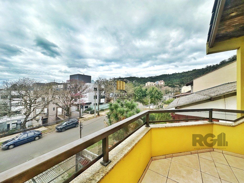 Casa 3 dormitórios no bairro Nonoai