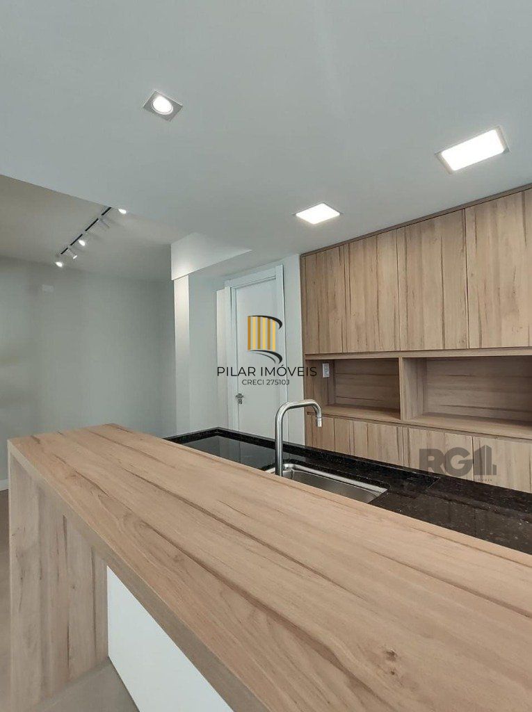 Apartamento semi mobiliado, 67m², 2 dormitórios, 1 vaga no bairro Petrópolis