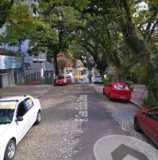 Casa para Venda - 250m², 3 dormitórios, 2 vagas - Petrópolis