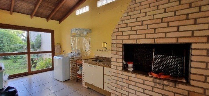 Casa 4 dormitórios no bairro Teresópolis