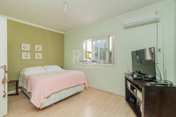 Casa para Venda - 137m², 3 dormitórios, sendo 3 suites, 2 vagas - Hípica