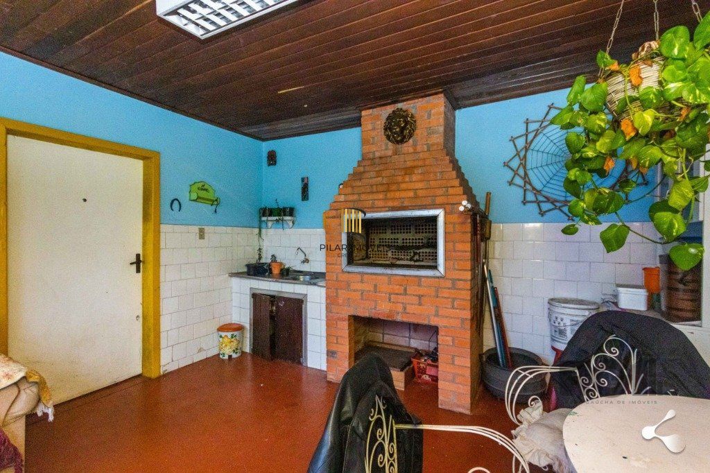 Casa para Venda - 240m², 3 dormitórios, sendo 1 suites, 3 vagas - Cristal