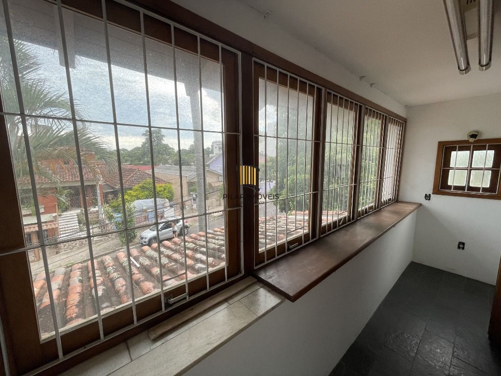 Casa 6 dormitórios no bairro Partenon