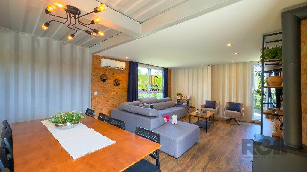 Casa para Venda - 315m², 3 dormitórios, sendo 1 suites, 2 vagas - Teresópolis