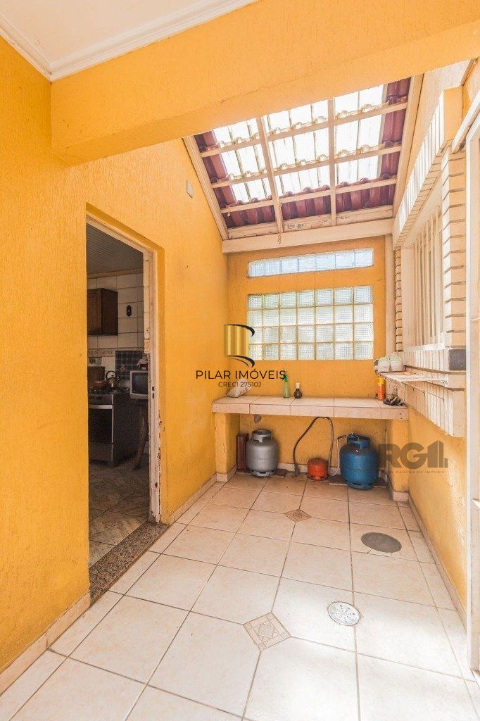 Casa 224m² - 3 dormitórios, 4 vagas no bairro Parque Santa Fé