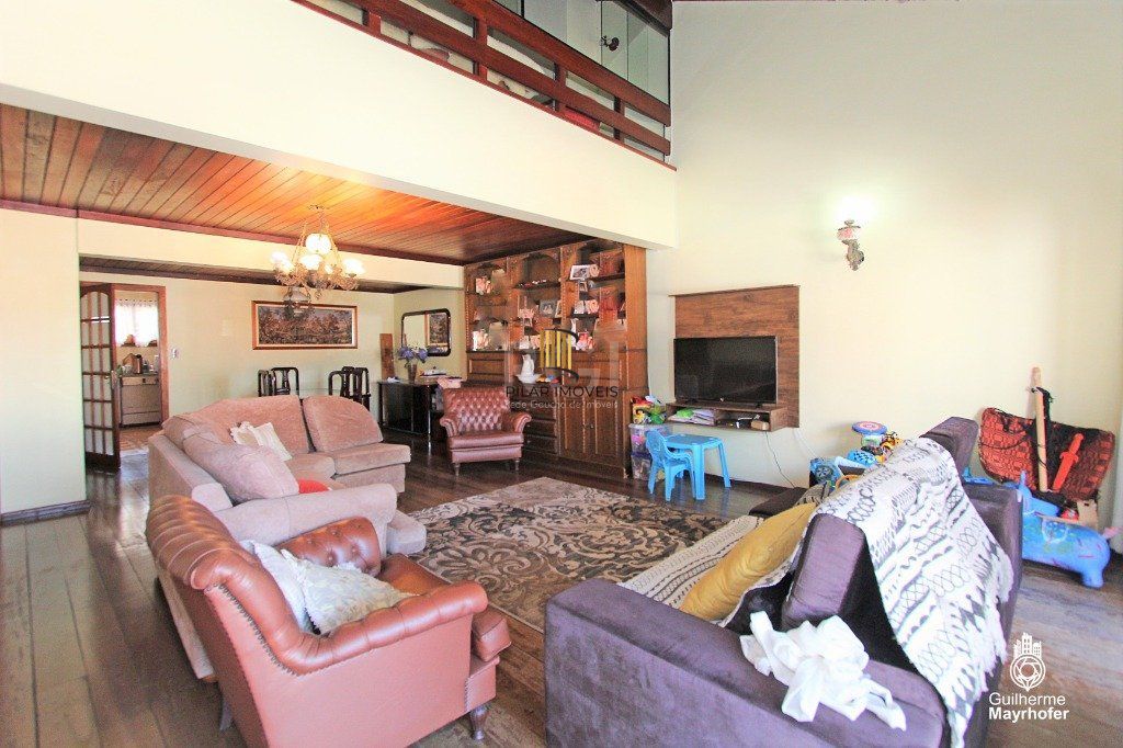 Casa para Venda - 326m², 3 dormitórios, sendo 3 suites, 4 vagas - Glória