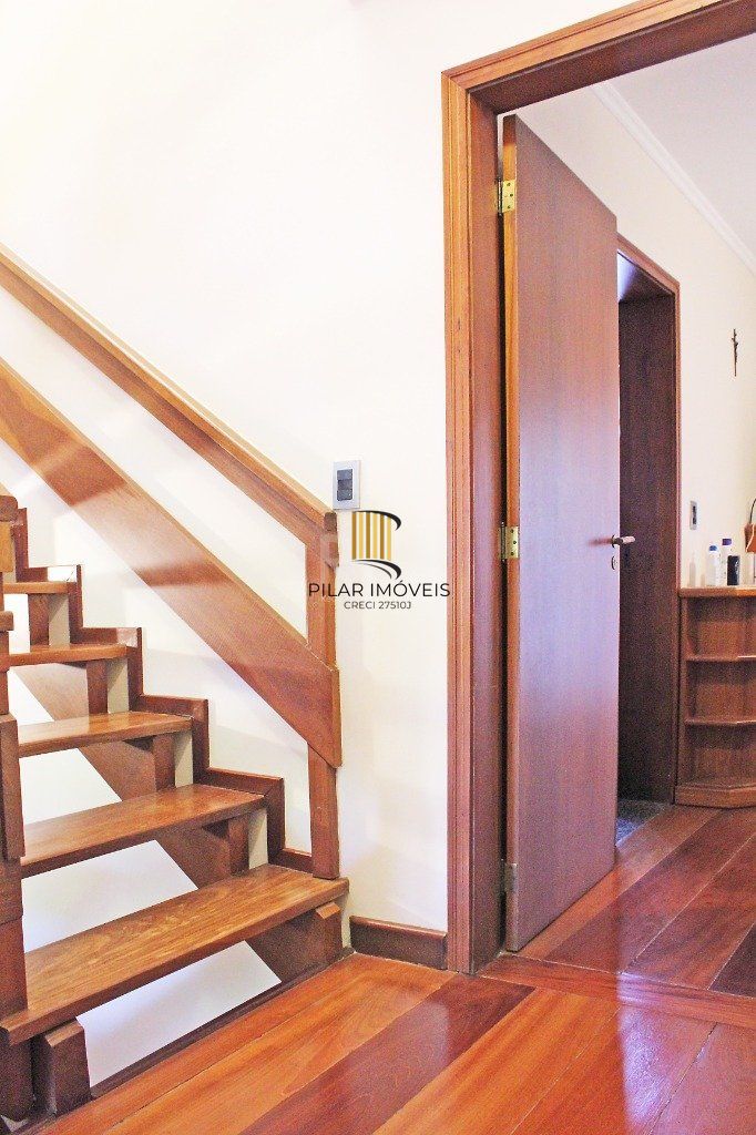 Casa para Venda - 300m², 4 dormitórios, sendo 1 suites, 4 vagas - Coronel Aparício Borges