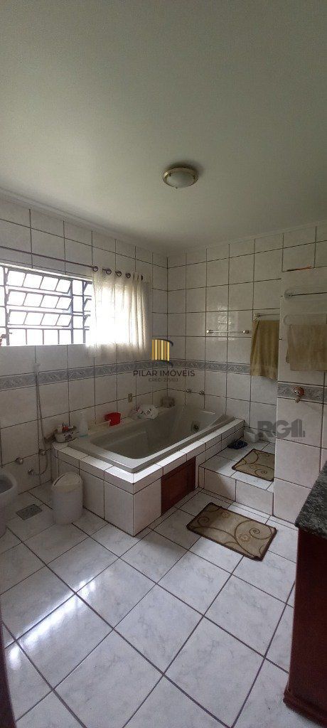 Casa 3 dormitórios no bairro Ipanema