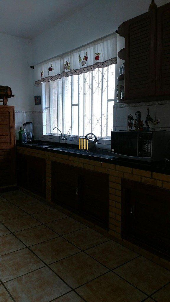 Casa de 3 dormitórios no bairro  Sarandi