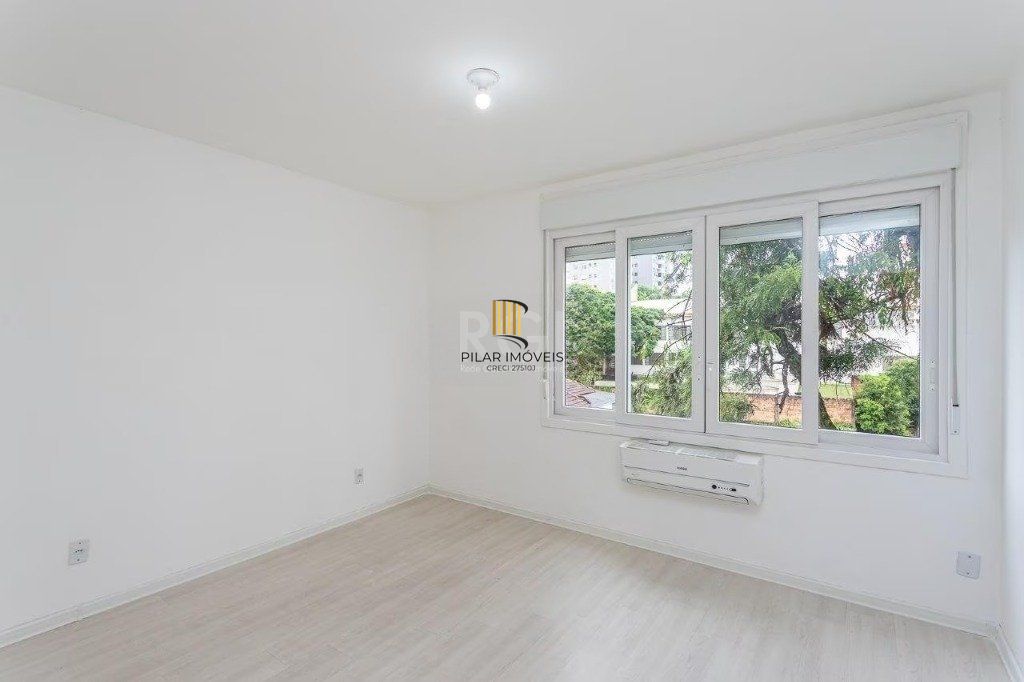Cobertura de 140m² - 3 dormitórios, 2 banheiros, terraço com churrasqueira e 1 vaga de garagem no Bom Jesus