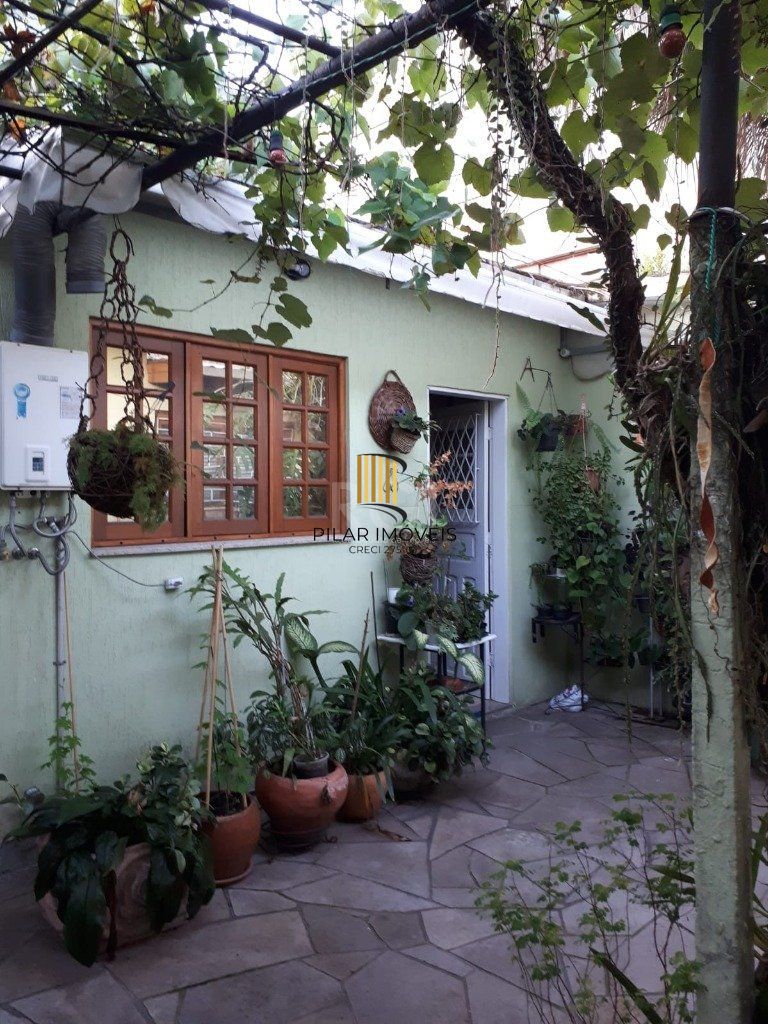 Casa para Venda - 142m², 3 dormitórios, sendo 1 suites, Partenon