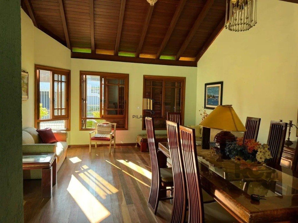 Casa com 4 dormitórios no bairro nonoai