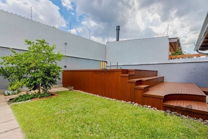 Excelente casa de 209m² com 3 dormitórios, piscina e 3 vagas de garagem.