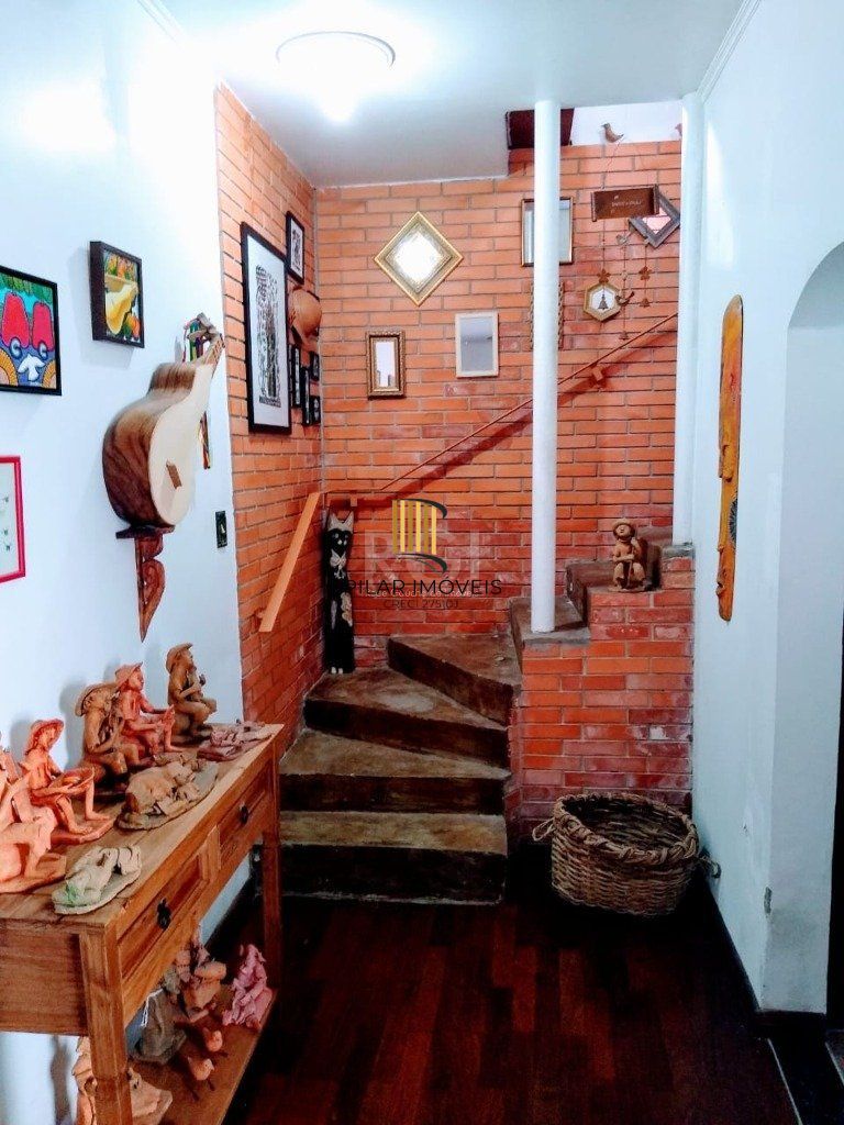 Casa para Venda - 240m², 3 dormitórios, 3 vagas - Teresópolis
