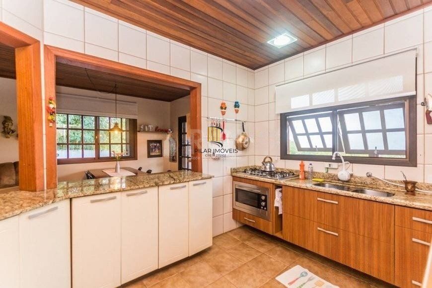 CASA DE 2 DORMITÓRIOS, PISCINA, CHURRASQUEIRA E 2 VAGAS DE GARAGEM NO BAIRRO HÍPICA