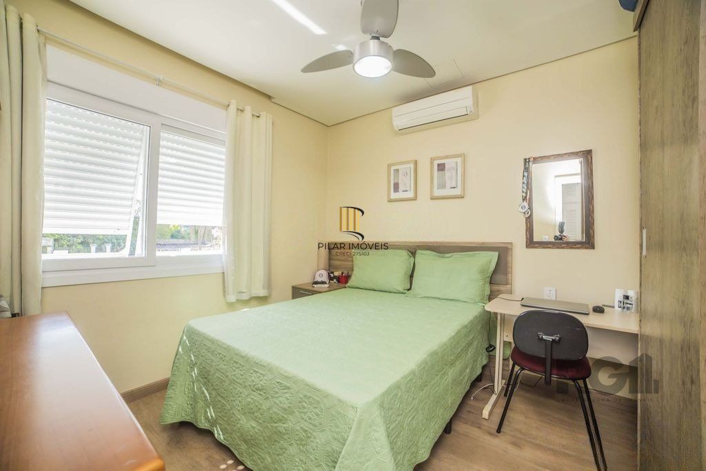 Casa de 4 dormitórios no bairro Glória