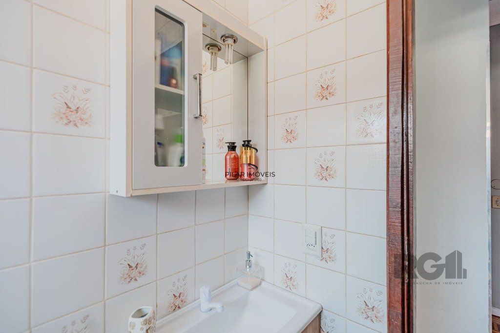 Casa com 234m², 3 dormitórios, 3 vagas no bairro Partenon