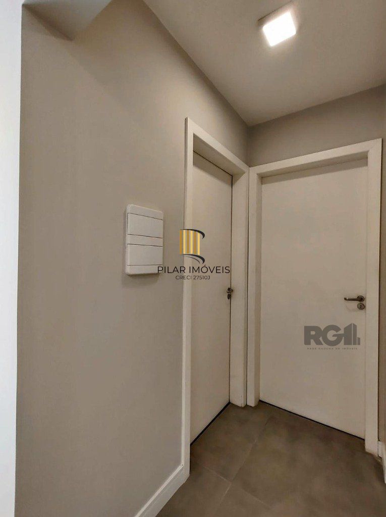 Apartamento semi mobiliado, 67m², 2 dormitórios, 1 vaga no bairro Petrópolis