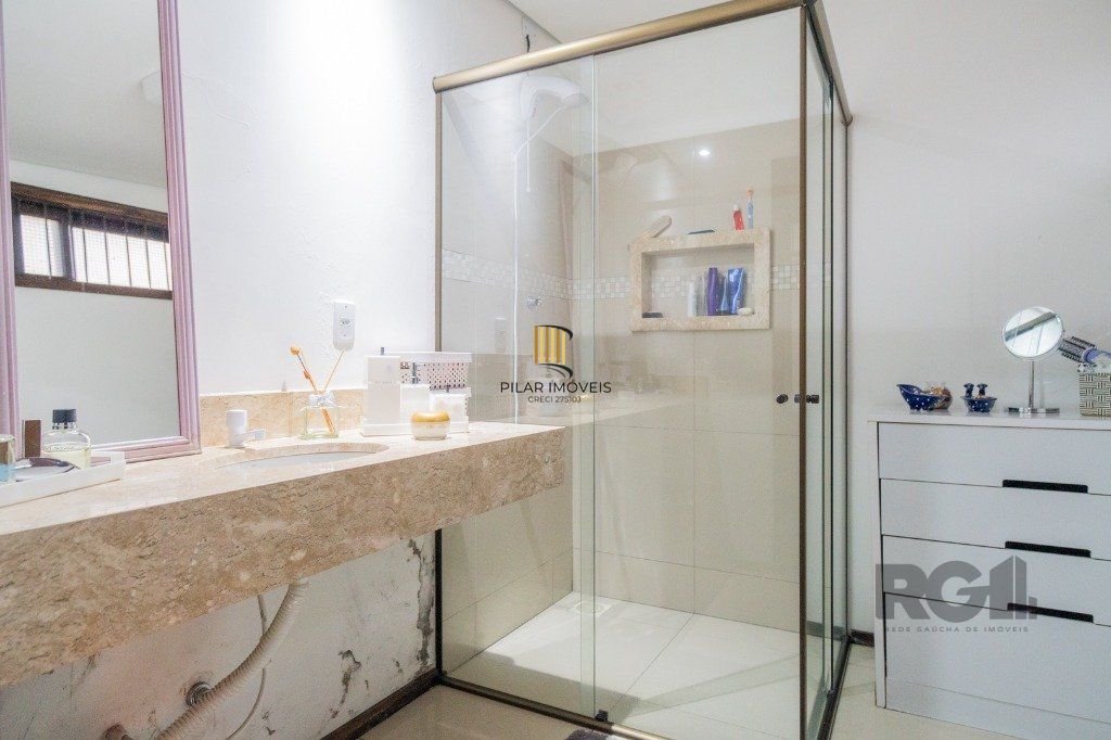 Casa 4 dormitórios no bairro Nonoai