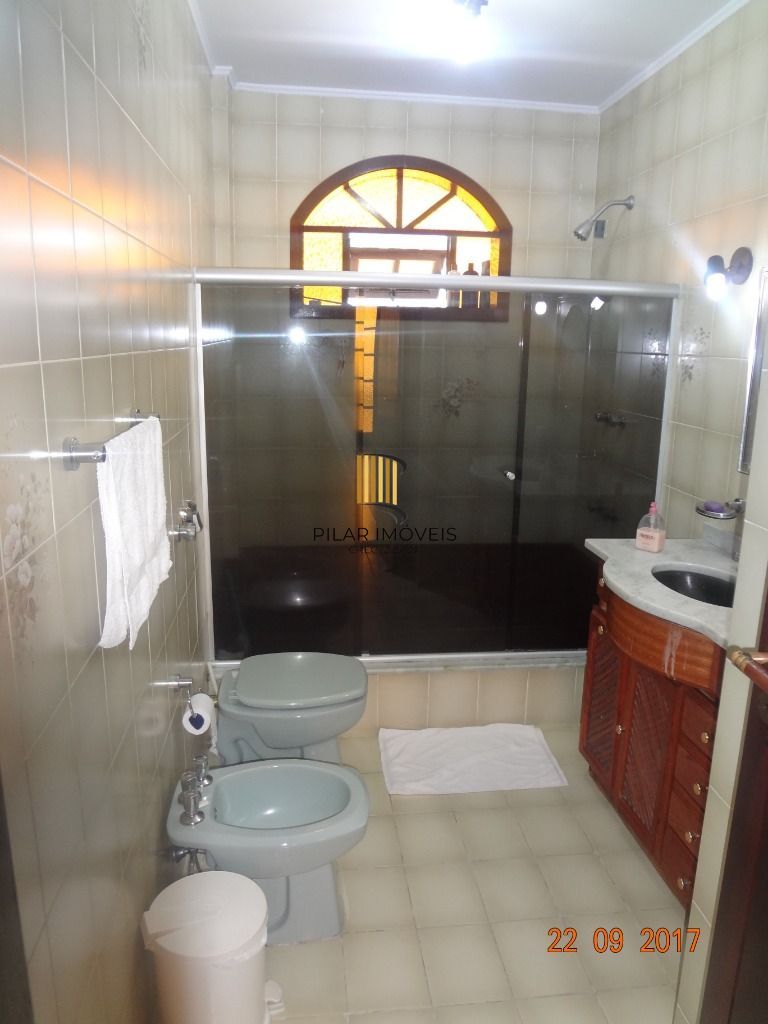Casa para Venda - 365m², 4 dormitórios, sendo 2 suites, 6 vagas - Nonoai